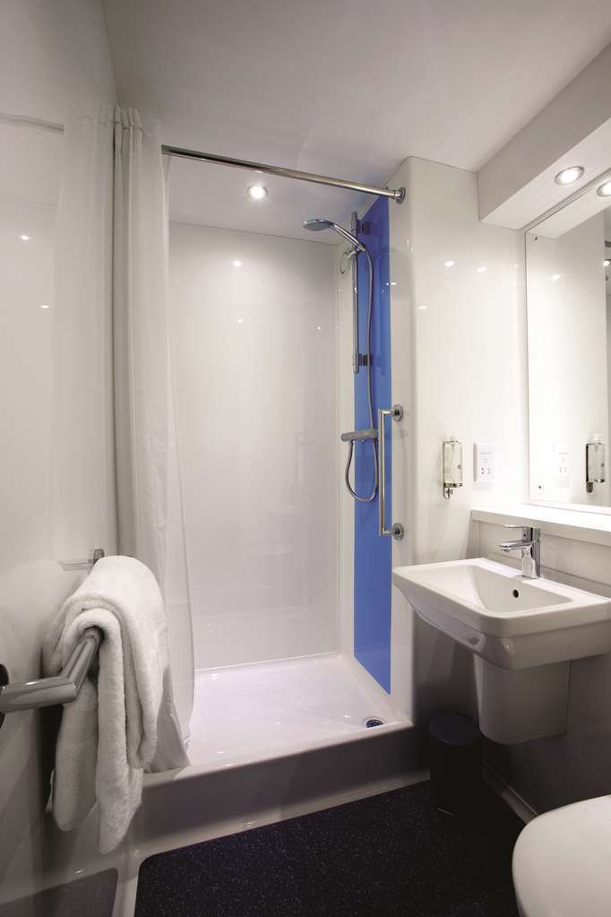 Travelodge Уейдбридж Стая снимка