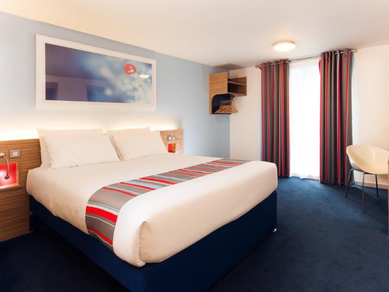 Travelodge Уейдбридж Екстериор снимка
