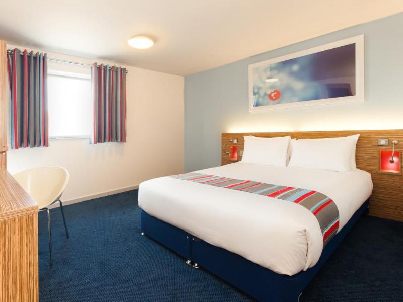 Travelodge Уейдбридж Екстериор снимка