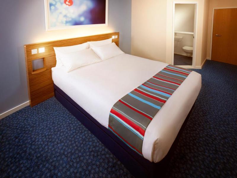 Travelodge Уейдбридж Екстериор снимка