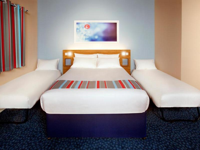 Travelodge Уейдбридж Екстериор снимка