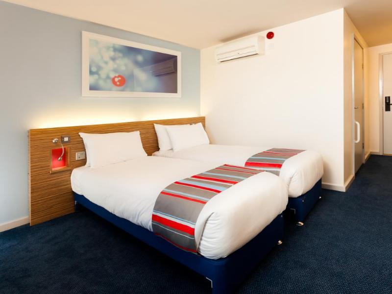 Travelodge Уейдбридж Екстериор снимка